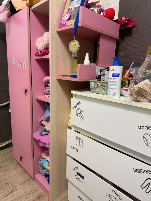 Детски розов гардероб