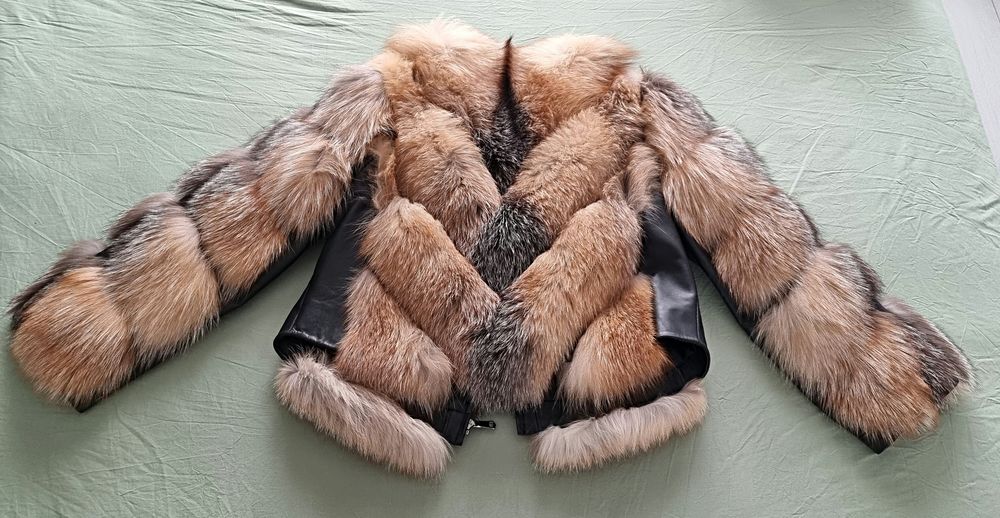 Vând haina din blana naturala și piele naturala