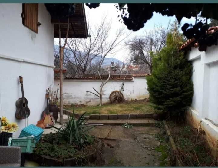 Вила във вилно селище