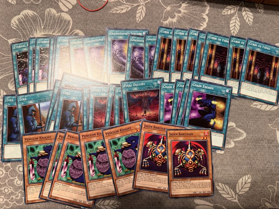yu gi oh кутия + 250 common cards