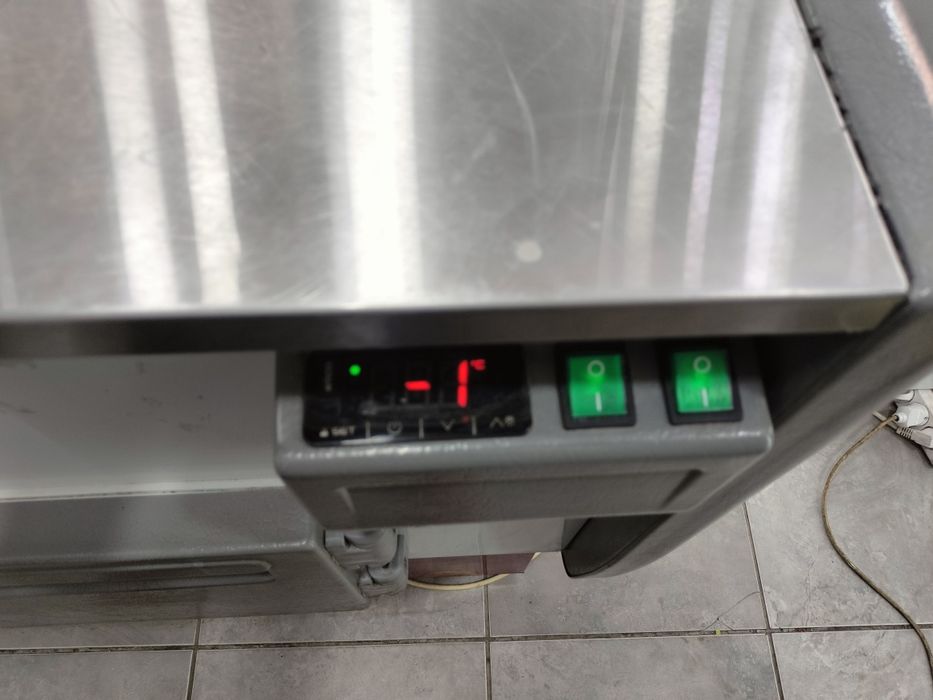 Витринный холодильник