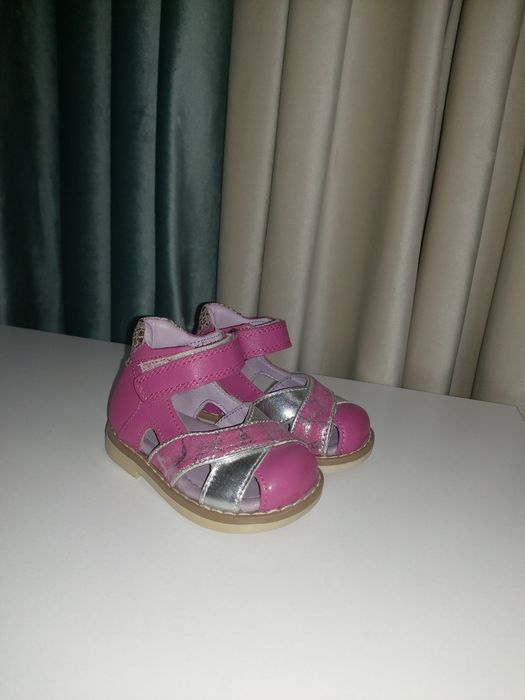 Продам ортопедические кроссовки