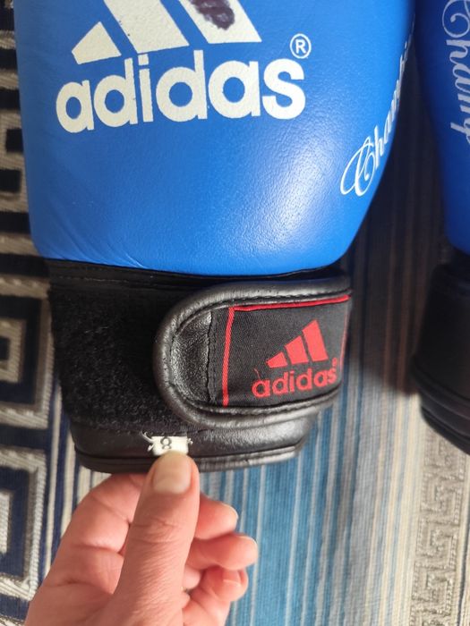 Боксерские перчатки в идеальном состоянии