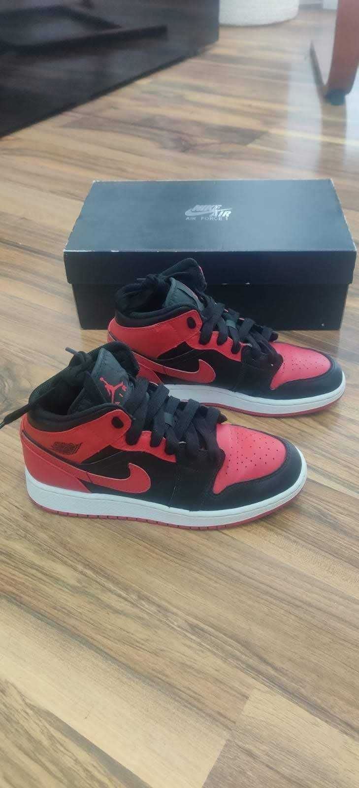 Nike Air Jordan 1 Mid marimea 38 IMPECABILI Timisoara OLX.ro