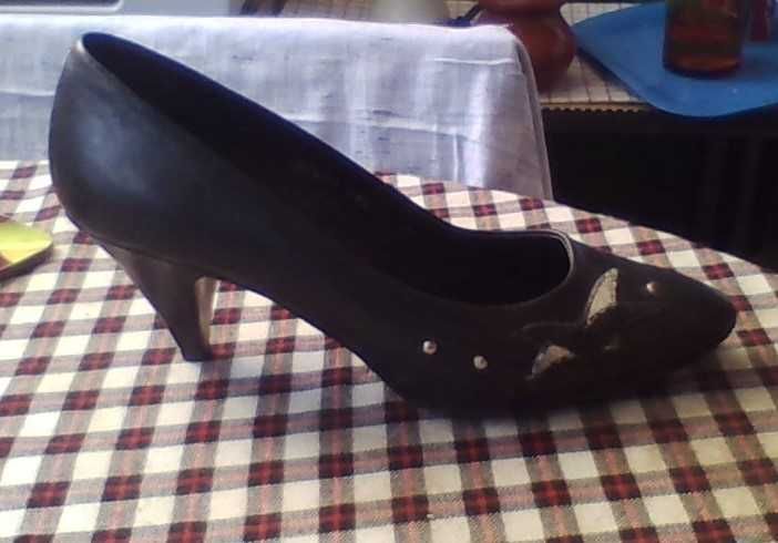 Дамски обувки ,естествена кожа ,цвят бял и черен ,нови