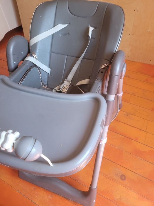 Кішкентайларға тамақ ішетін столик сатылады.