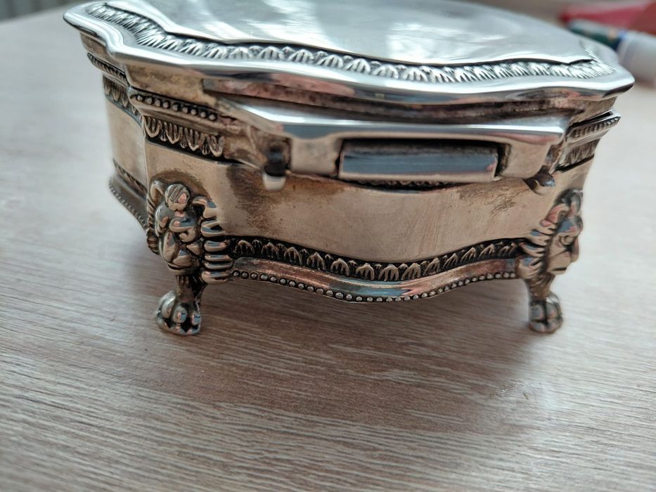 Vand 2 casete bijuterii