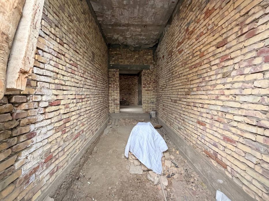 1 sotiqli hovli sotiladi