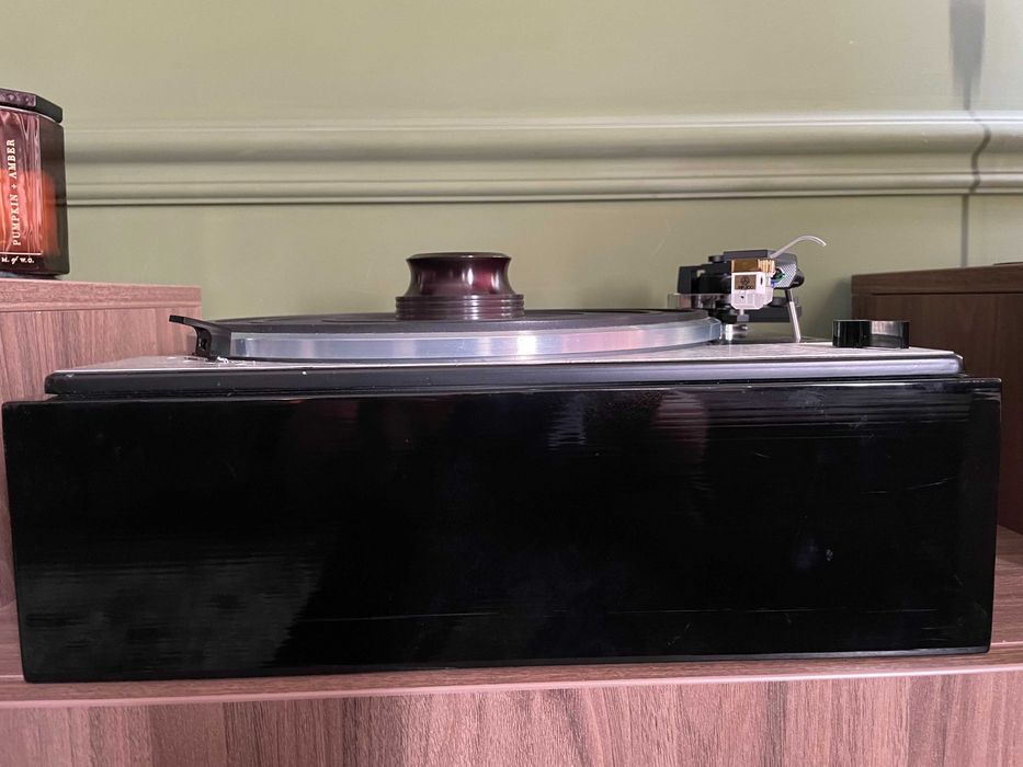 Грамофон Lenco L75 с множество подобрения