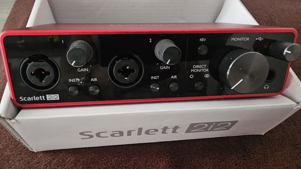 Interfata audio  focusrite Scarlett 2i2