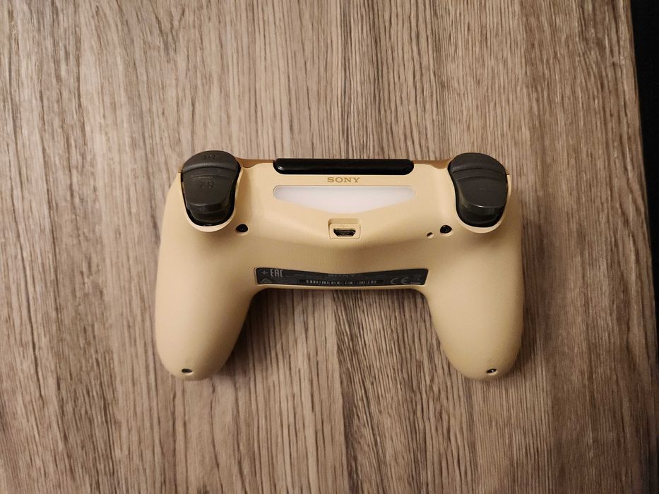 Controller (maneta) Dualshock 4 Gold pentru PlayStation 4 (PS4)