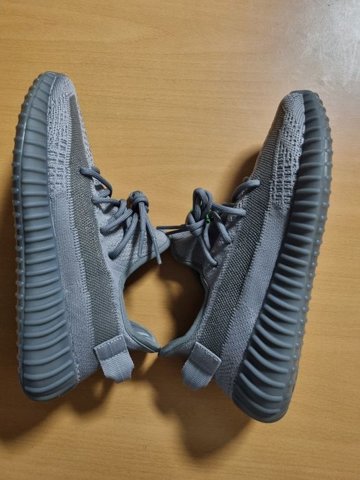 Adidasi Yeezy Boost 350