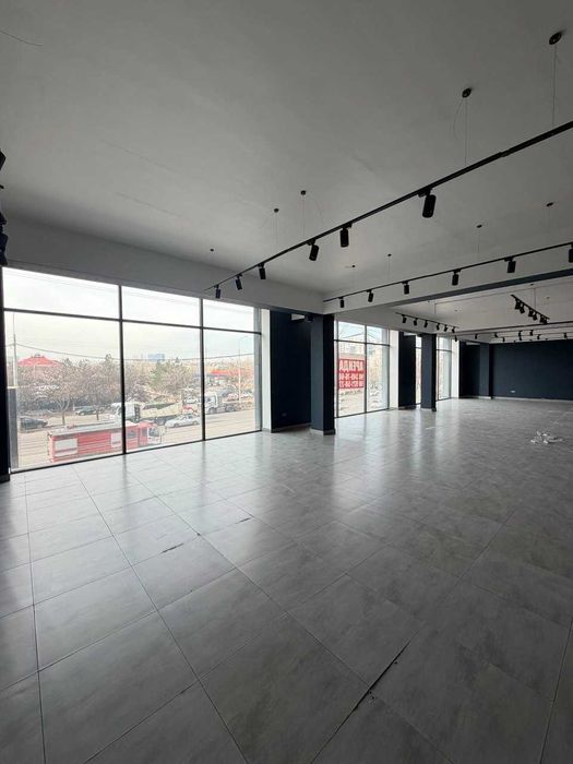 Аренда! Автосалон 6-этажное КОМ.ПОМЕЩЕНИЕ вдоль дороги, первая линия!