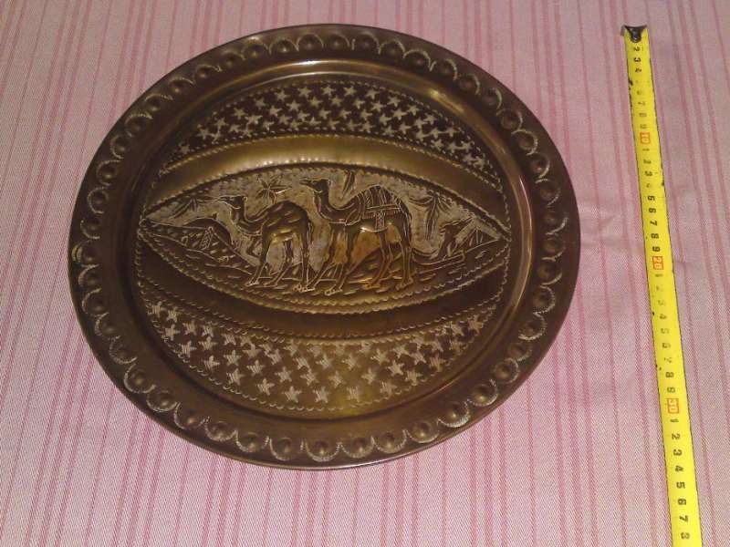 Продавам медни декоративни чиний