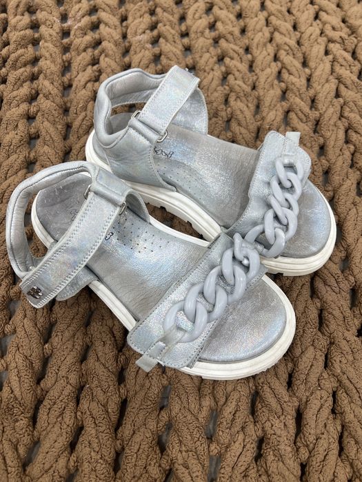 Отдам туфли и босоножки 31-32р