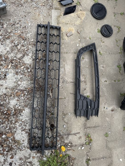 Grilă mijloc și grilă dreapta bară skoda octavia 3 non facelift , ramă grilă principală