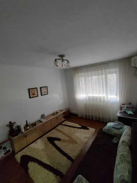 De vânzare apartament 3 camere