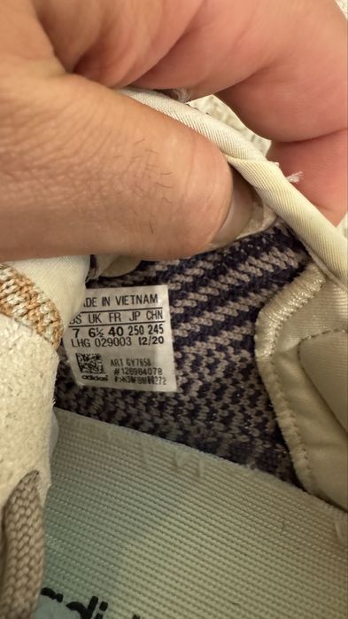 Vand yeezy 350 marimea 40