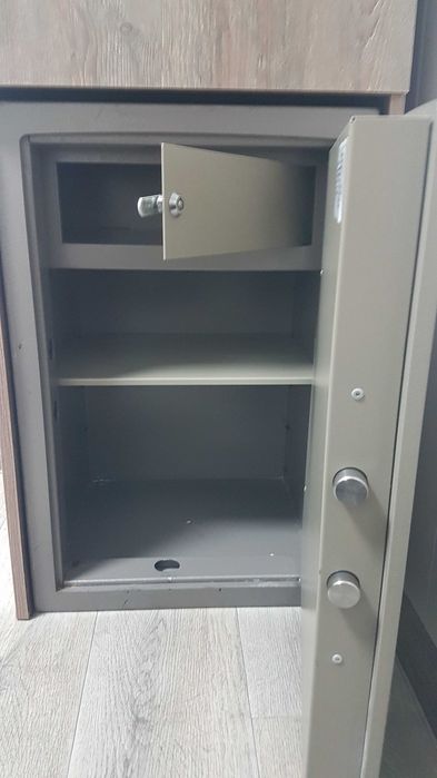 Сейф  ВМ6002   Сейф VALBERG FRS 49EL (new)    Сейф KARAT ASK-67-T