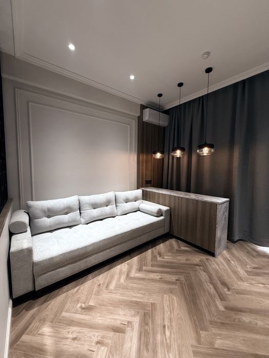 Сдаётся уютная студия у метро с дизайнерским ремонтом!