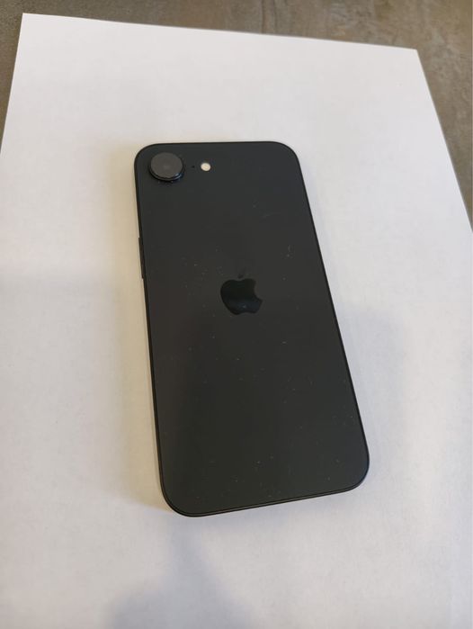 продаю Iphone 16e, б/у