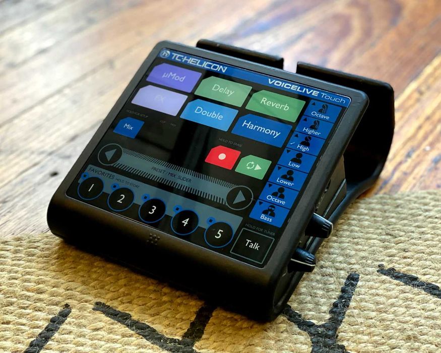 TC-HELICON VOICELIVE touch (are încarcător) .impecabil.