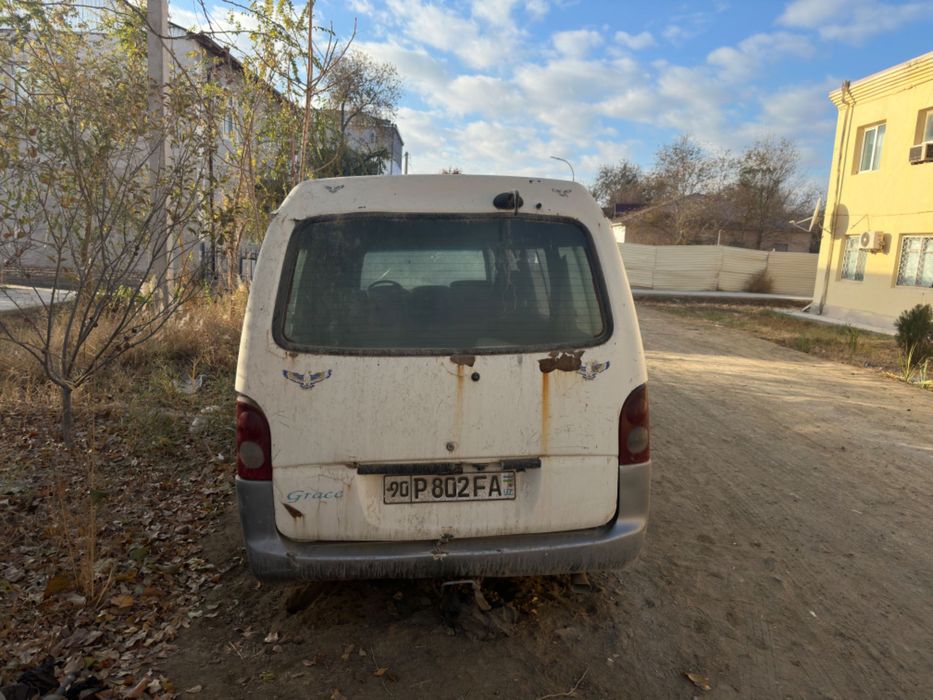 Hyundai grace microbus