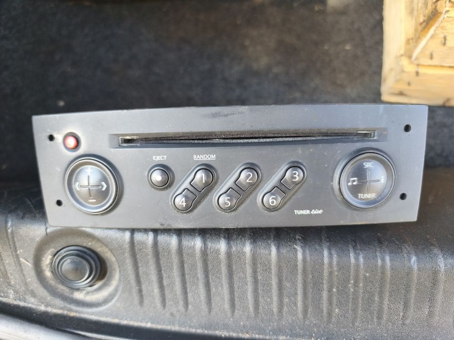 Vând casetofon și toba finala Megane 2