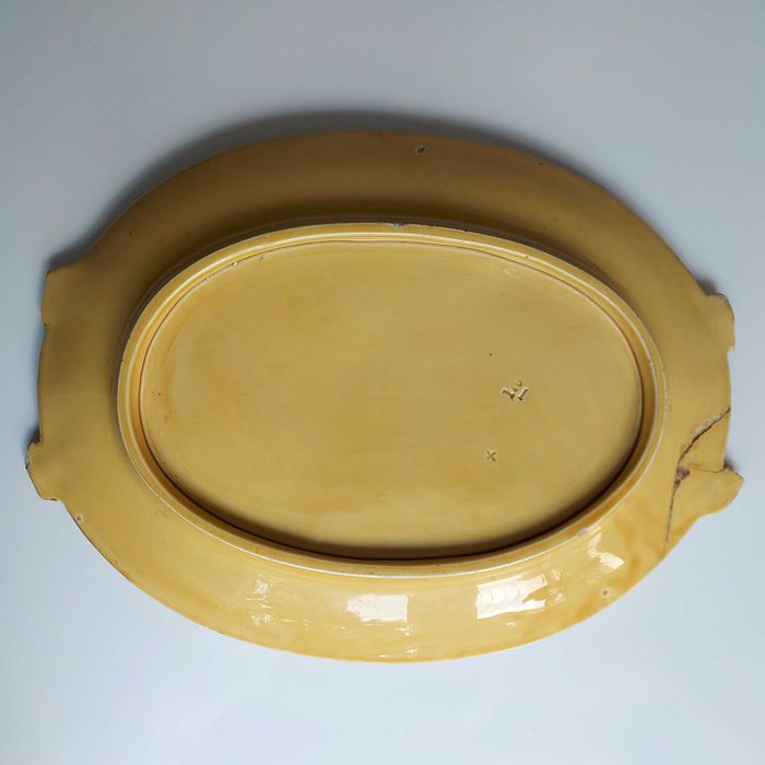 Platou antic ceramică Majolica anii 1900 – Frunze viță de vie în relief (Piesă colecție)