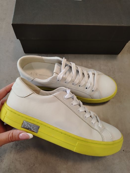 Бели сникърси Armani Exchange