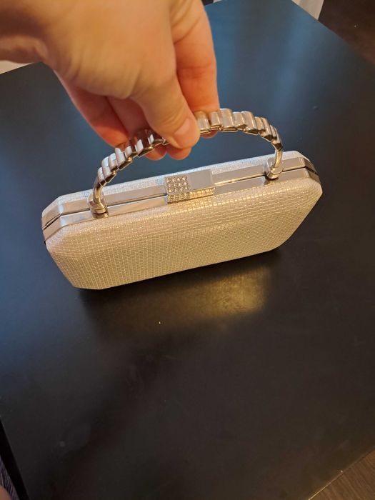Clutch argintiu elegant,nou