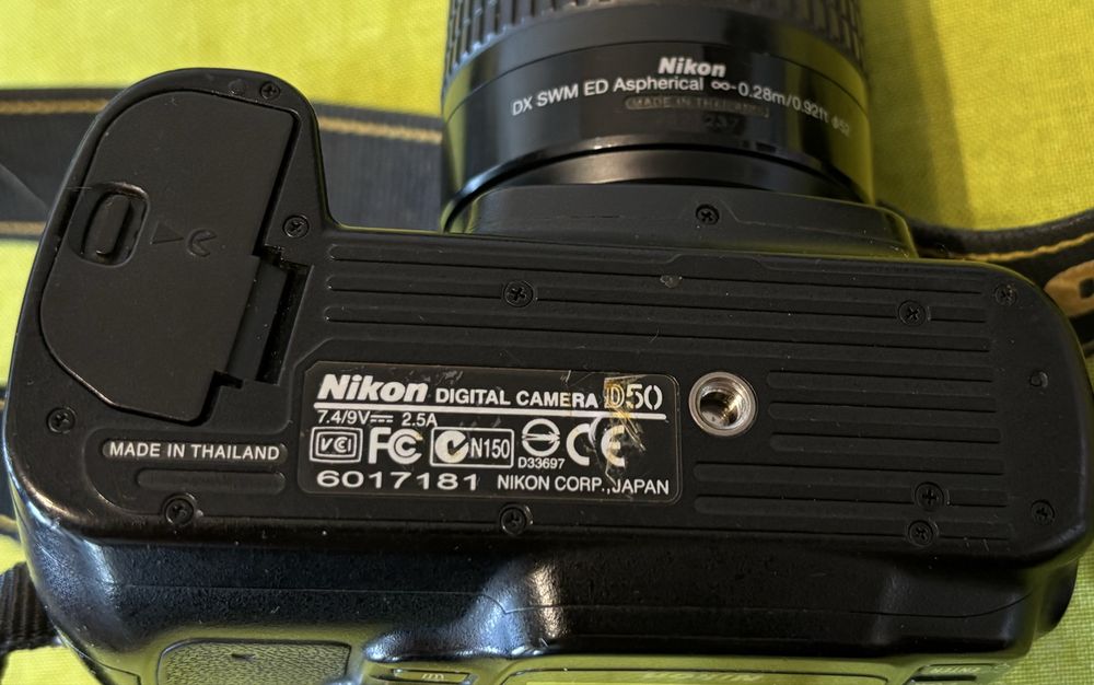 Продавам  фотоапарати NIKON D50  и  PRAKTIKA MTL 3