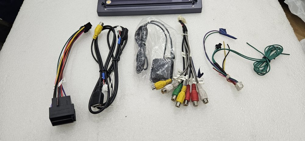 Продам андррйд магнитолу E5-olom 4+64Gb