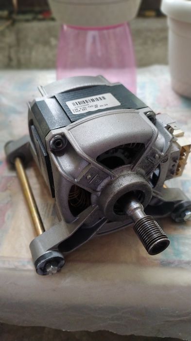 Резервни части за пералня Ariston AVD109
