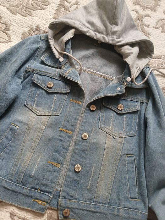 Продам женскую джинсовую куртку.