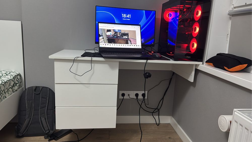 Навесной компьютерный стол