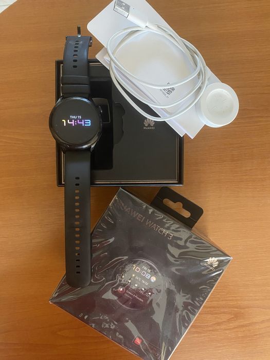 Часовник Huawei Watch 3
