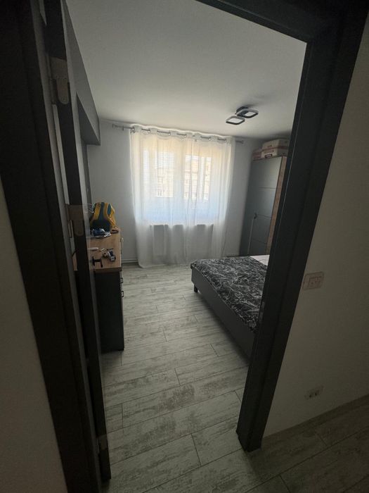 Proprietar, vând 3 camere Mobila (George Enescu) – Mobilat complet