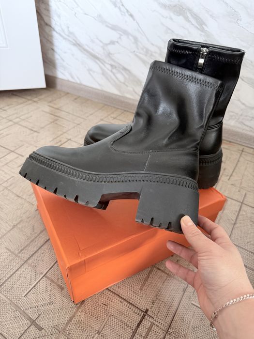 Женские ботинки. Размер 39