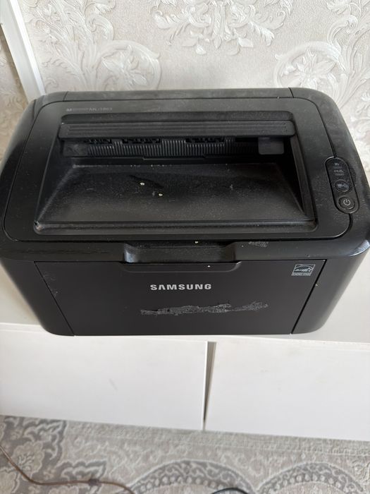 Продам принтер. Цена 10 тысяч. Состояние хорошее.