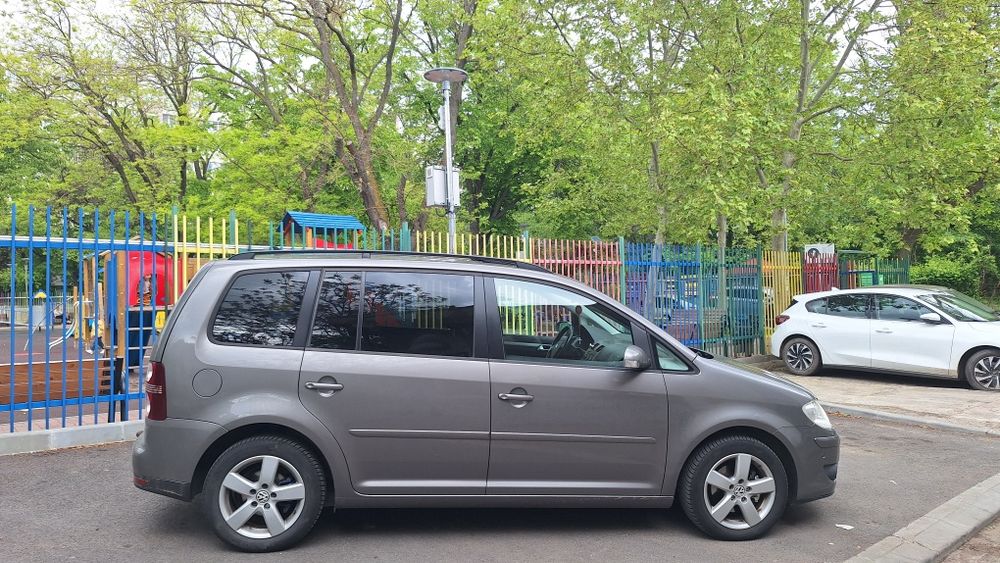Volkswagen Touran 2.0TDI DSG / Trapa