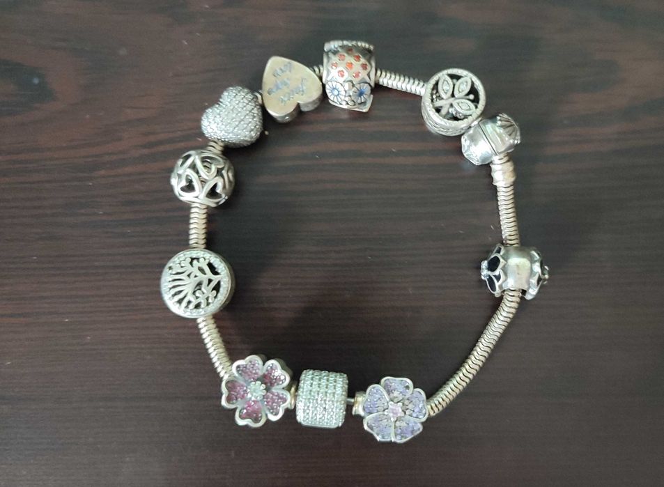 Bijuterii din argint cu diverse pietre semipretioase