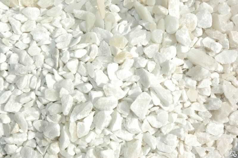 Белый щебень в мешках