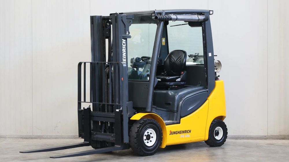 Jungheinrich TFG 320s motostivuitor GPL, catarg triplex, ridicare liberă, 2015