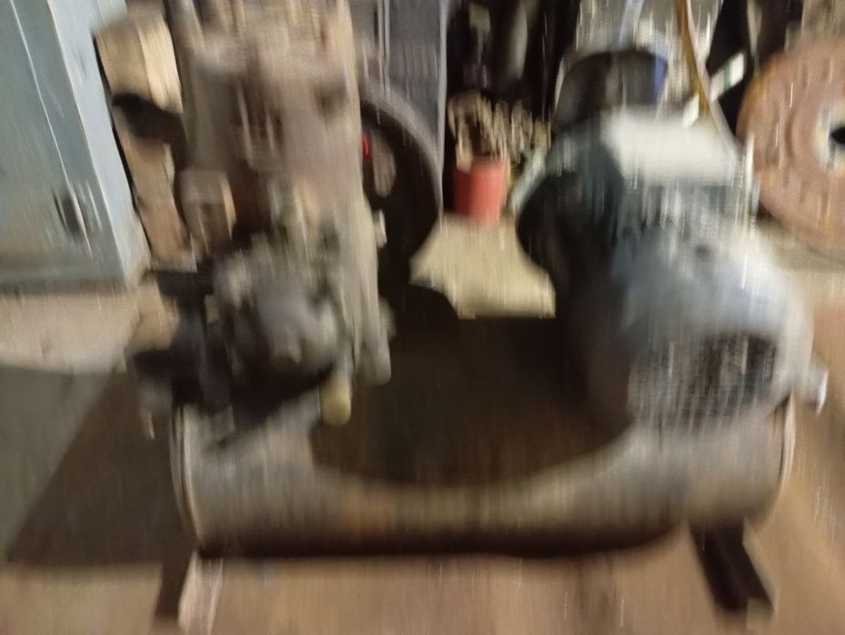 Продам недоделоный кампрессор все есть нужно доделоть.