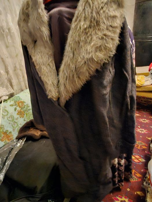 Пальто и шуба женская, отдаём даром