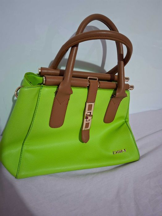 Зелена дамска  чанта