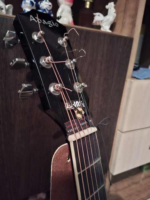 Гитара акустика.