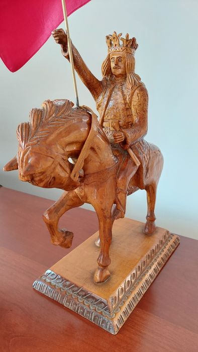 Stefan cel Mare din lemn statuie statuie
