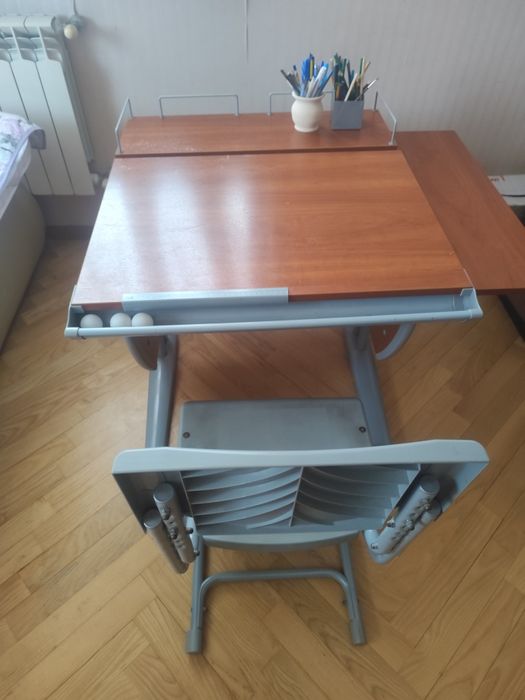 Продам парту трансформер, удобная для школьников со стулом